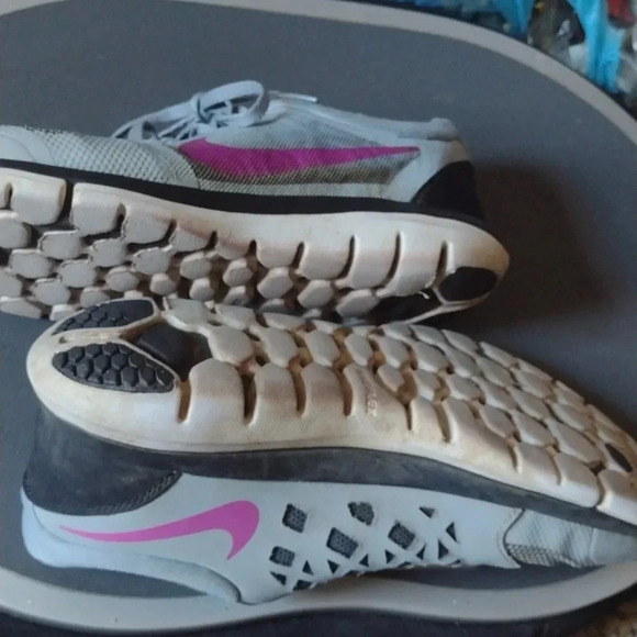 2 for $20😃Nike Flex Ladies Sneakers - Picture 4 of 4